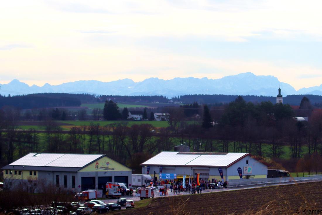 30603330-fuerstenfeldbrucks-landkreis-laeuferschar-beim-pfaffenhofener-silvesterlauf-Q8BG