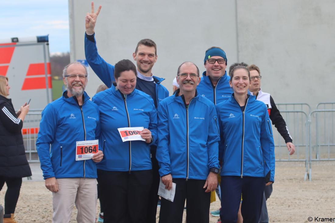 30603335-fuerstenfeldbrucks-landkreis-laeuferschar-beim-pfaffenhofener-silvesterlauf-PIBG