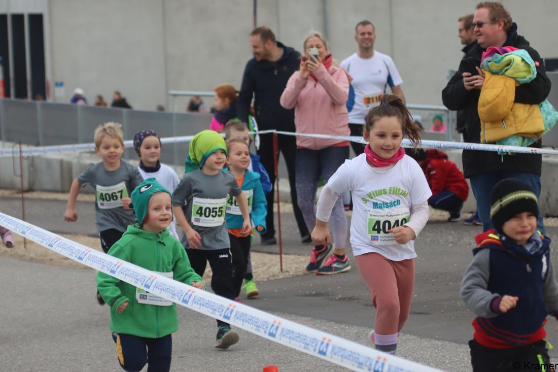 30603341-fuerstenfeldbrucks-landkreis-laeuferschar-beim-pfaffenhofener-silvesterlauf-QcBG