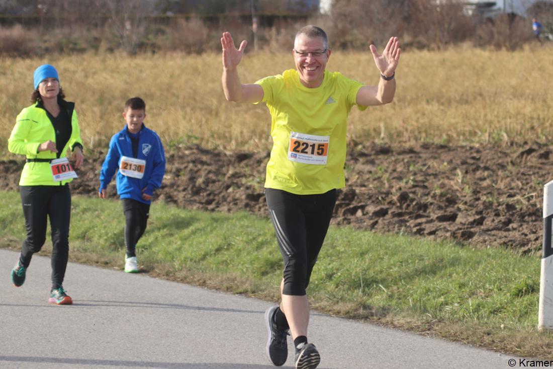 30603348-fuerstenfeldbrucks-landkreis-laeuferschar-beim-pfaffenhofener-silvesterlauf-OhBG