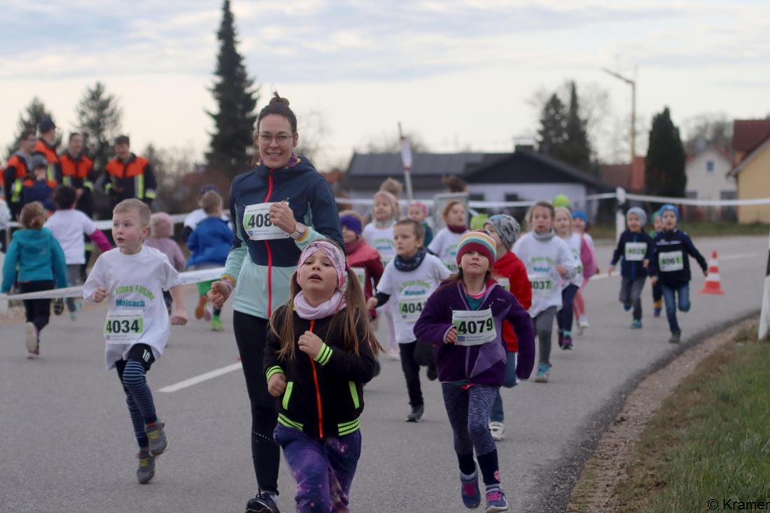 30603351-fuerstenfeldbrucks-landkreis-laeuferschar-beim-pfaffenhofener-silvesterlauf-NUBG